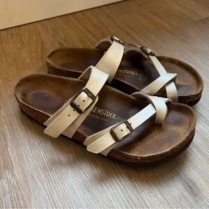 Birkenstock Mayari Off White Toe
Loop Sandals Women's EU 37 US 6